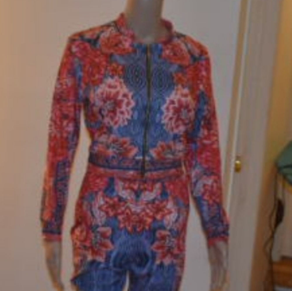 Two piece - Picture 2 of 3